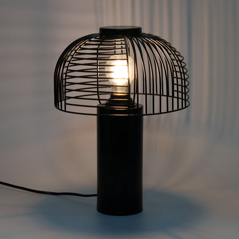 Black Bird Cage kopaná železná stolní lampa