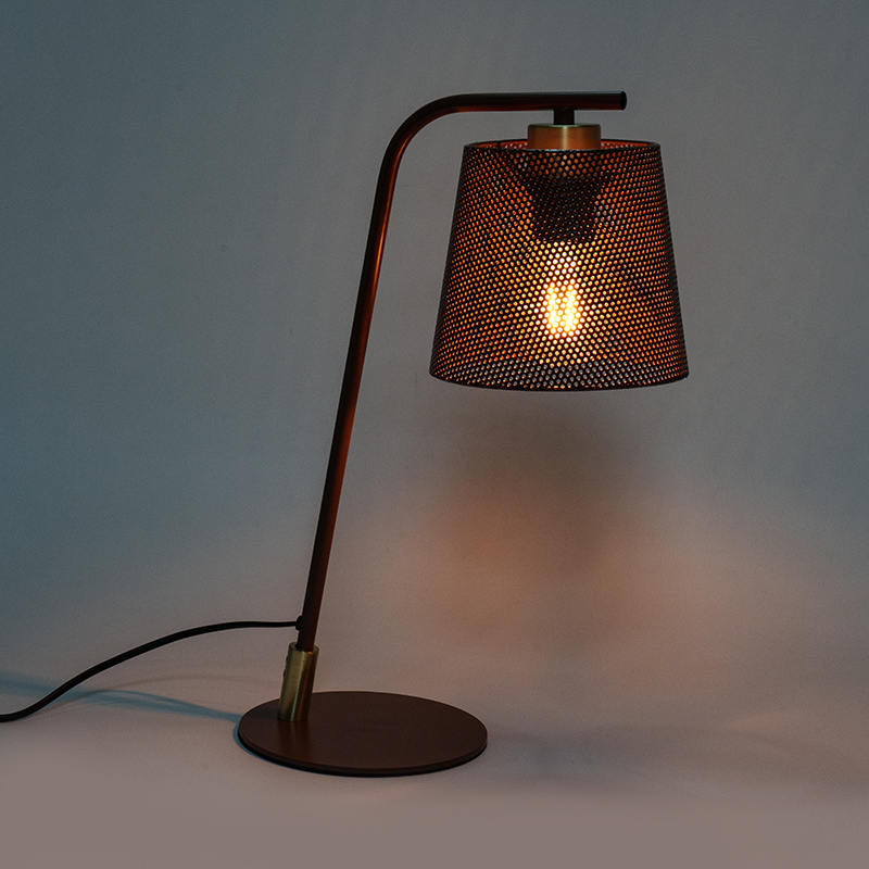 Nordic Metal Copaked Iron stolní lampa