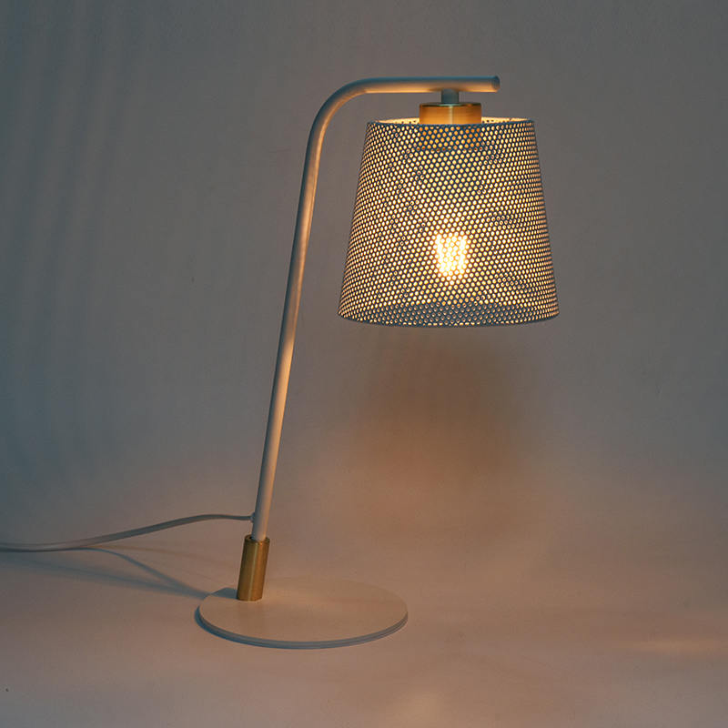 Nordic Metal Copaked Iron stolní lampa