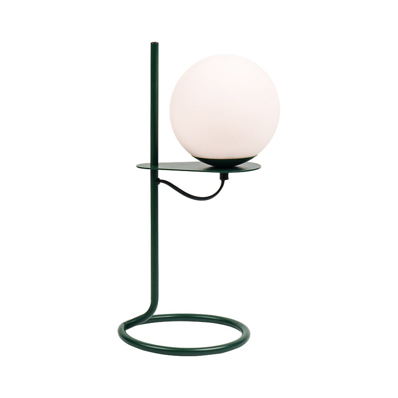 Jednoduchá stolní lampa na skleněnou kouli