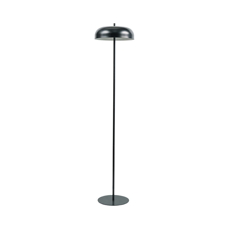 Studie ložnice vedla podlahová lampa