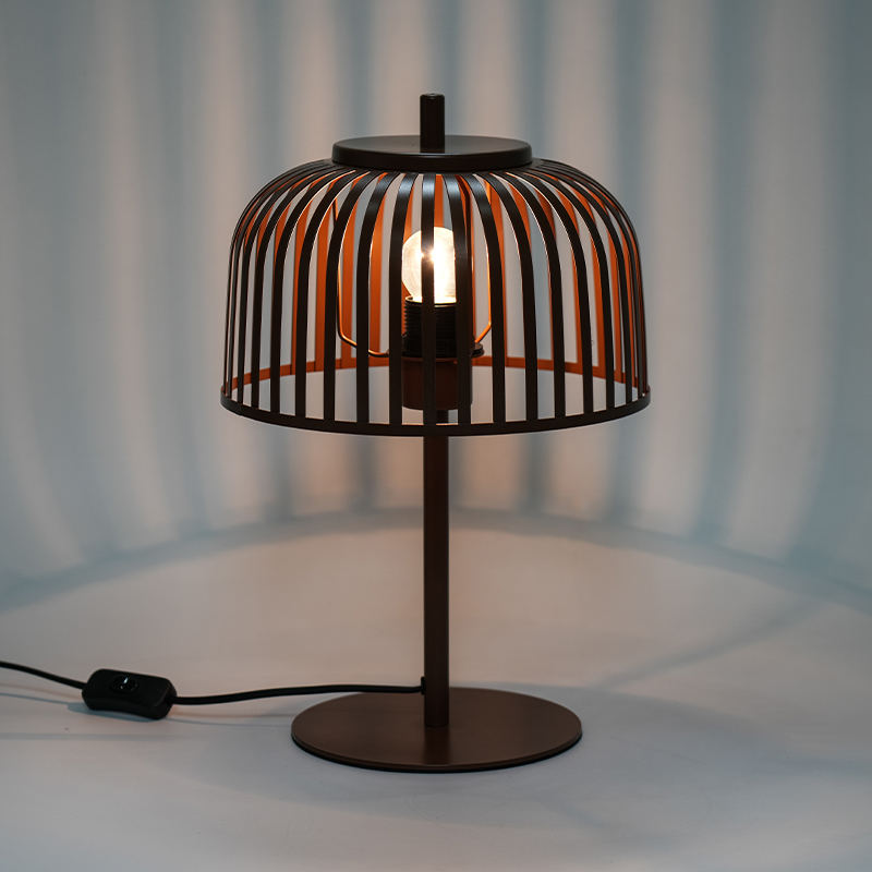Nordic Iron Dekorativní stolní lampa