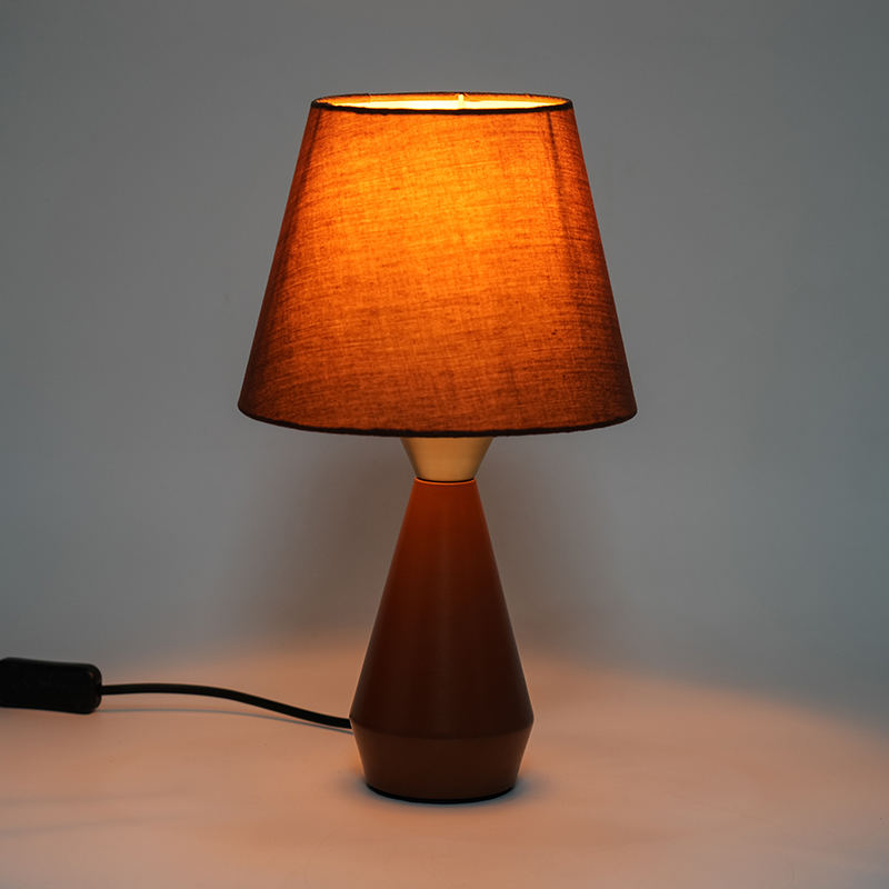 Retro evropská kovová lůžko