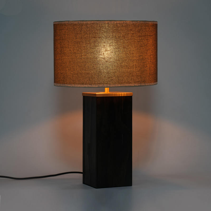 Umělecká dřevěná stolní lampa