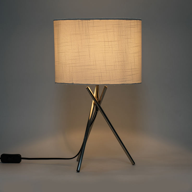 Stolní lampa z nerezové oceli