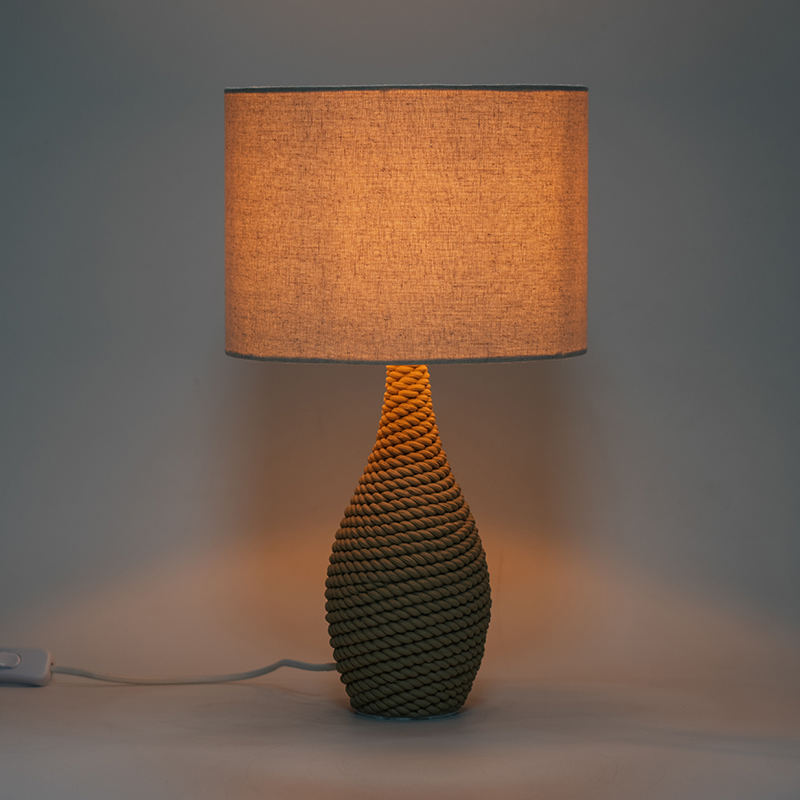 Japonská ratan tkaná elegantní lampa