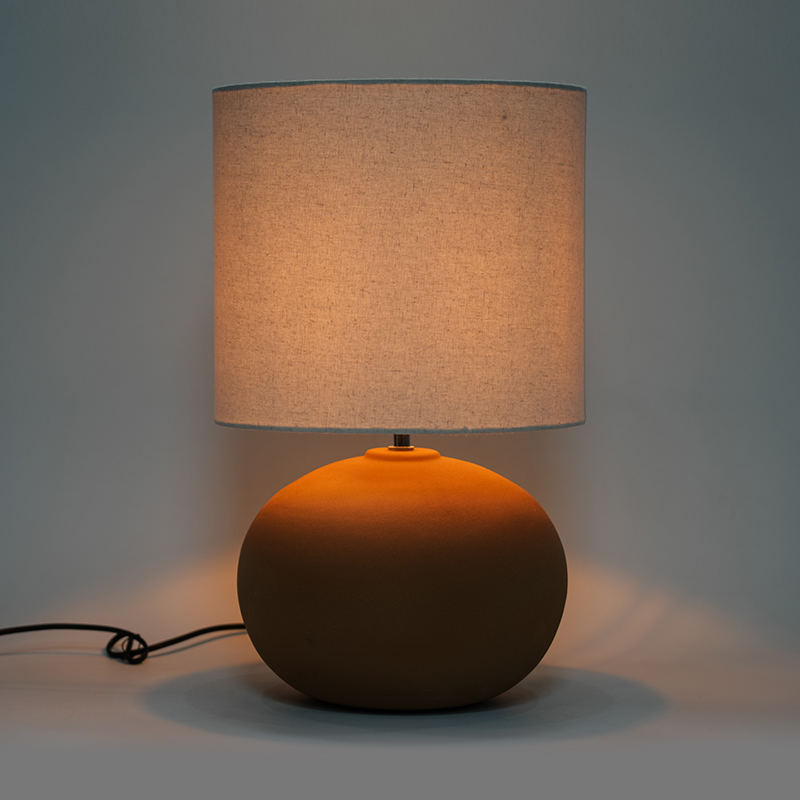 Kreativní stolní lampa s kulatou základnou