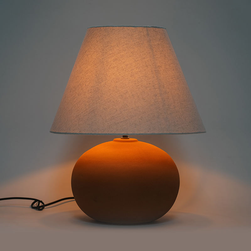 Kreativní stolní lampa s kulatou základnou