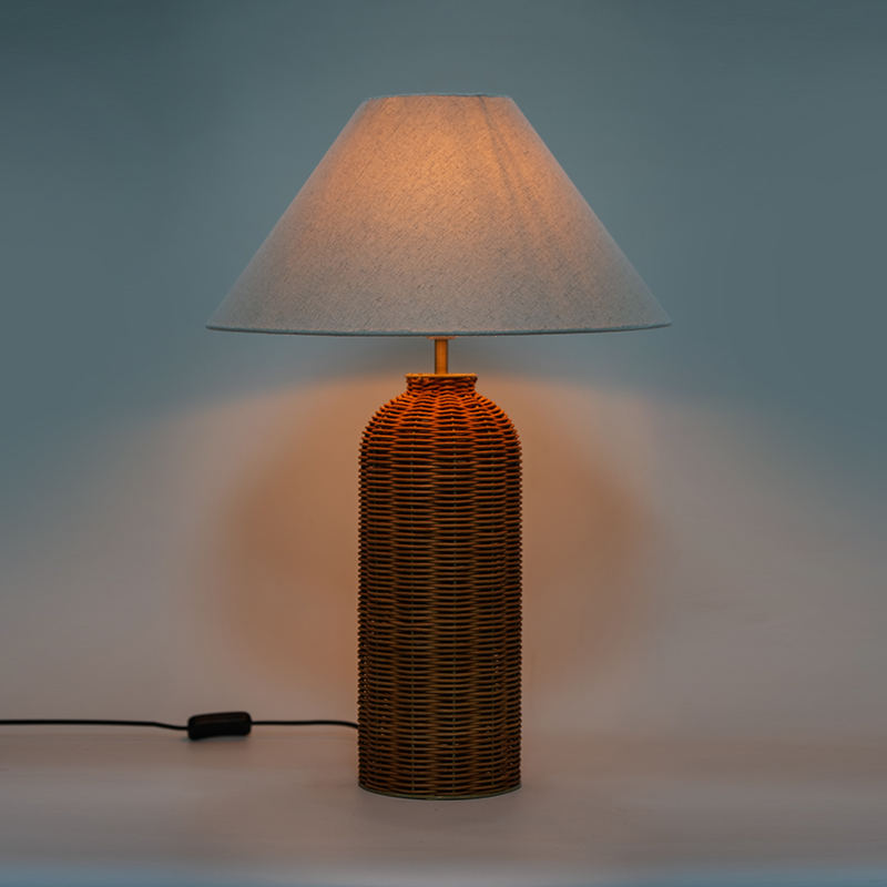 Ručně tkaná stolní lampa