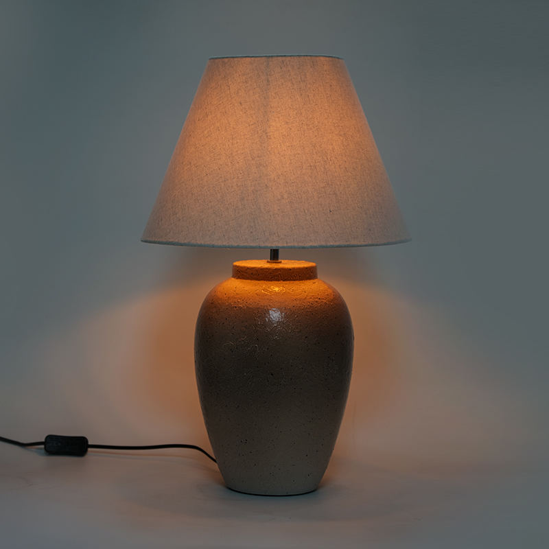 Retro nostalgická barevná keramická stolní lampa
