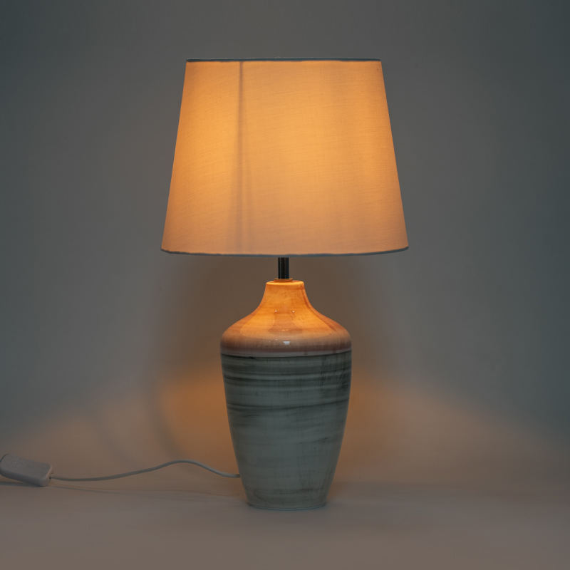 Barevná stolní lampa keramické textury