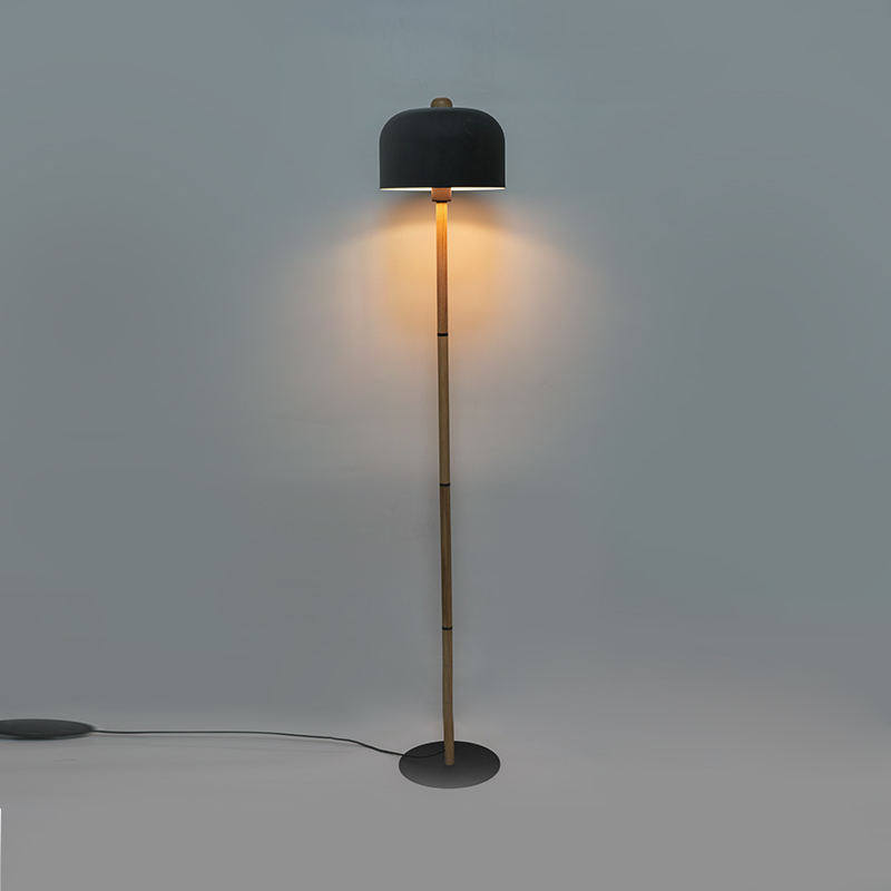 Světle luxusní minimalistická podlahová lampa