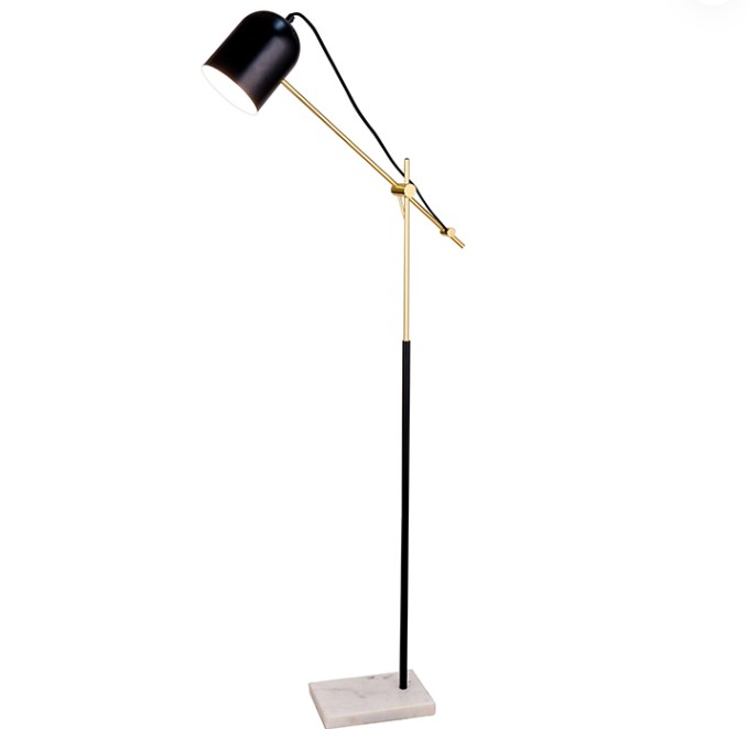 Jak je kovová nastavitelná rameno tohoto kovového nastavitelného paže mramorového podlahového podlahové lampy?