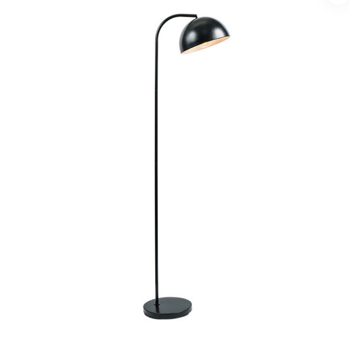 Jaká je kapacita kovového materiálu kovového materiálu černé kovové podlahové lampy a jaké aspekty bezpečnosti a spolehlivosti mohou zajistit?