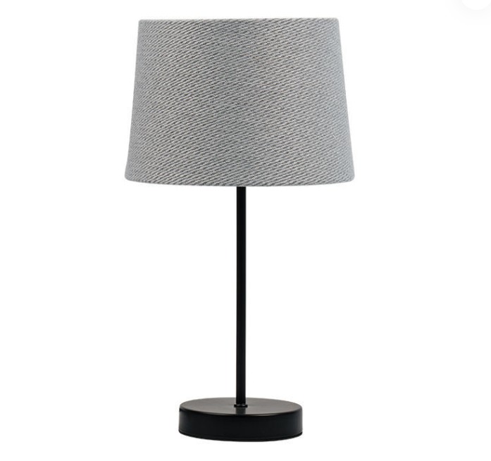 Jak ovlivňuje stínící lampa pro retro hardwarovou textickou stolní lampu na rozptyl světla?
